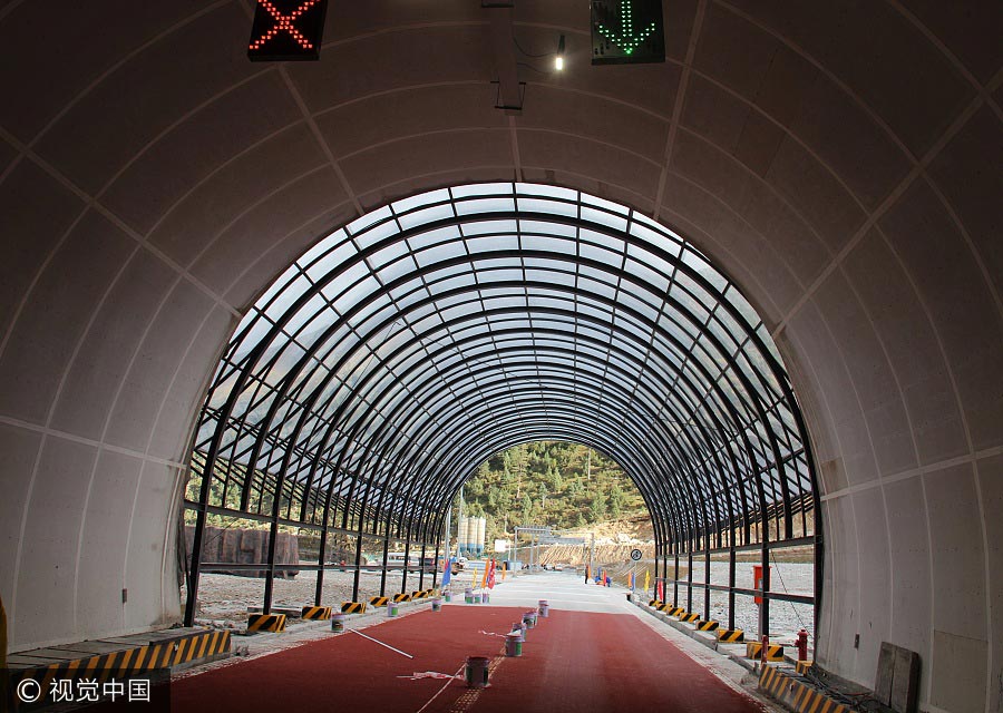 China inaugura túnel de mais alta altitude no mundo