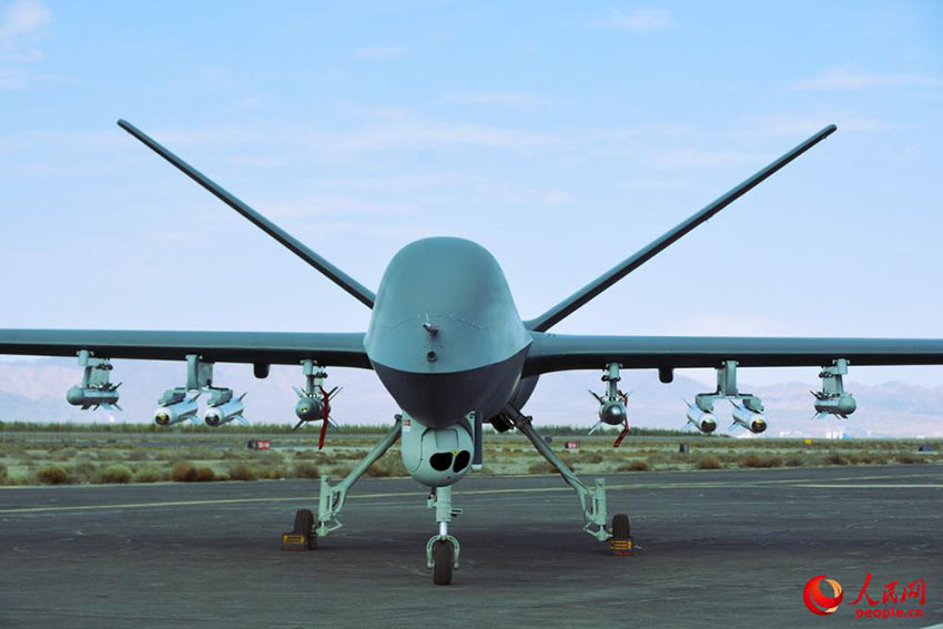 Drone chinês “Arco-íris 5” realiza exercício com fogo