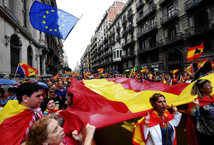 Milhares v?o às ruas em Barcelona para defender unifica??o da Espanha