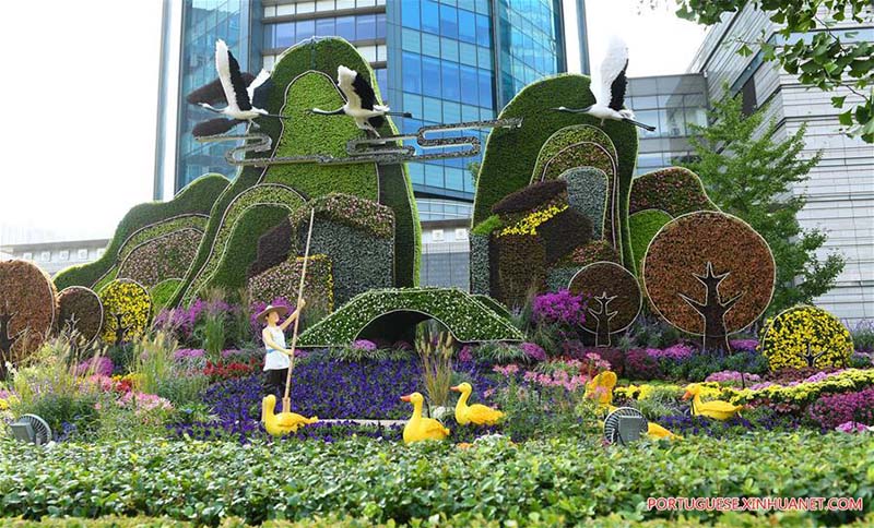 Beijing recebe decora??es de flores para celebrar Dia Nacional