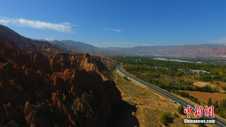 Município aut?nomo no noroeste da China inaugura primeira autoestrada