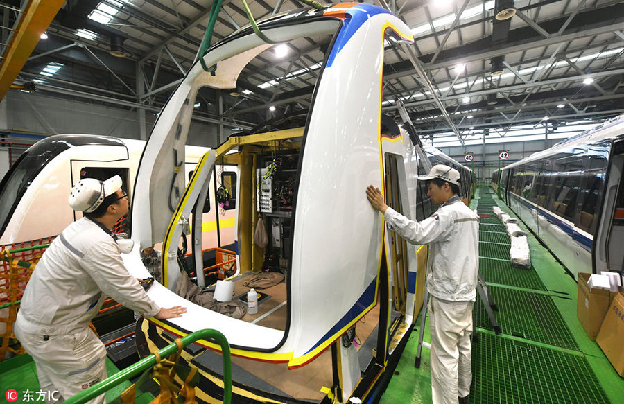 Metr? fabricado na China entra em opera??o no Paquist?o