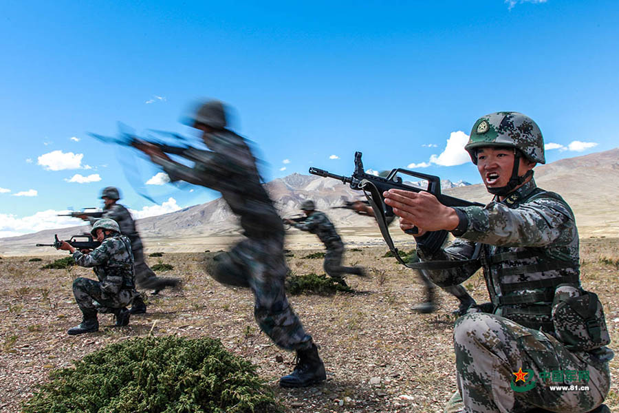 ELP realiza examina??o conjunta no oeste da China