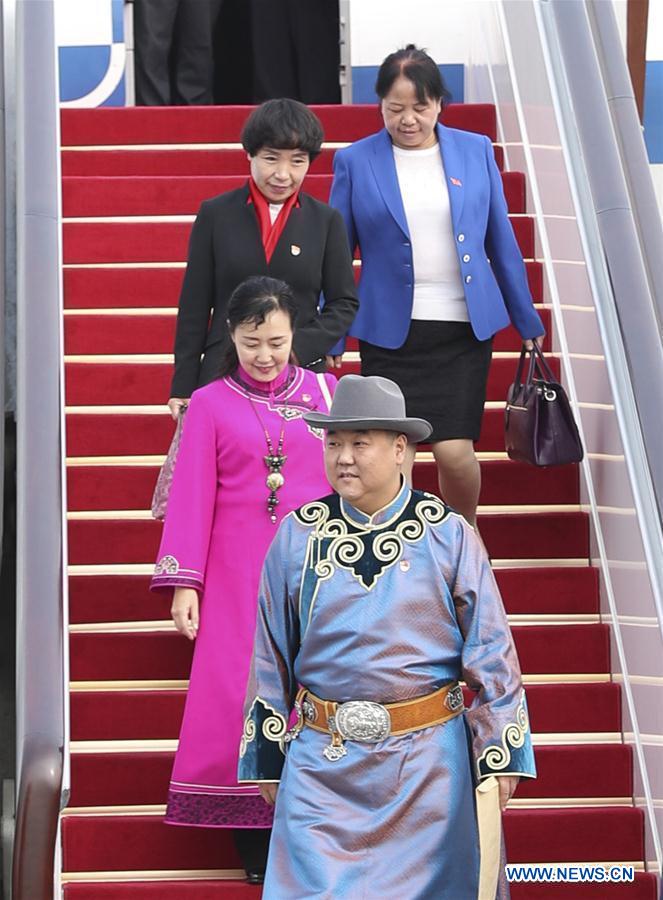Delegados do 19o Congresso Nacional do PCCh chegam a Beijing