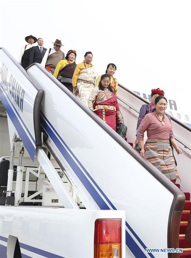 Delegados do 19o Congresso Nacional do PCCh chegam a Beijing