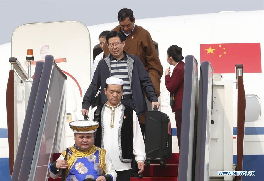 Delegados do 19o Congresso Nacional do PCCh chegam a Beijing