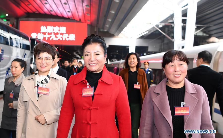 Delegados do 19o Congresso Nacional do PCCh chegam a Beijing