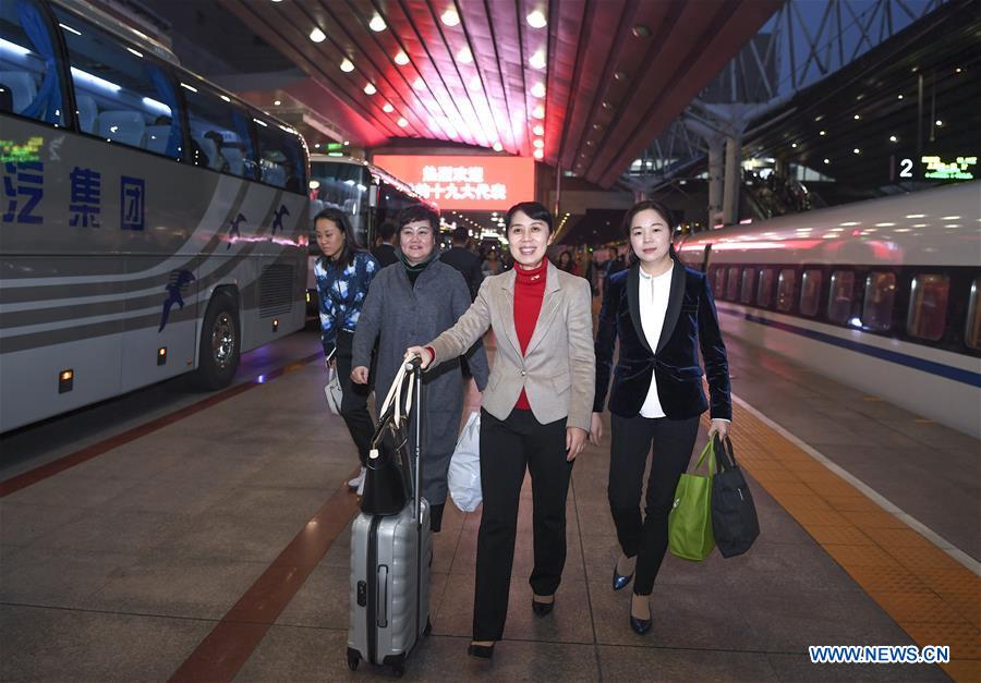 Delegados do 19o Congresso Nacional do PCCh chegam a Beijing