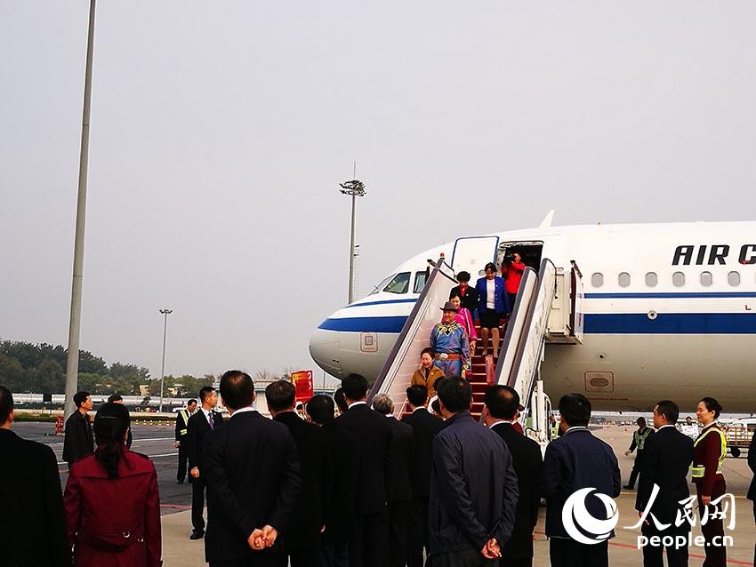 Delegados do 19o Congresso Nacional do PCCh chegam a Beijing