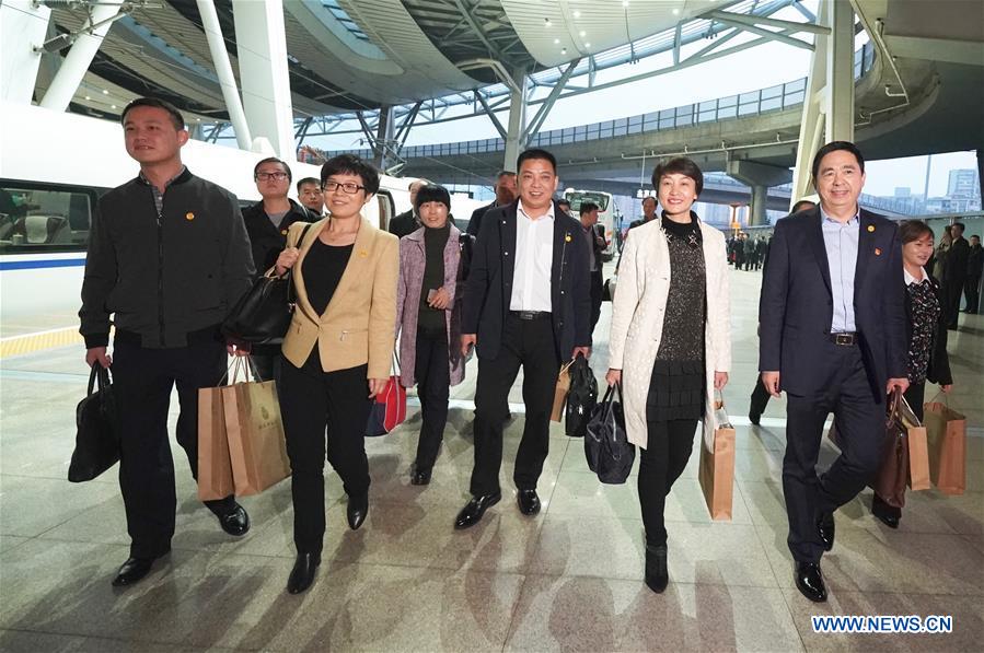Delegados do 19o Congresso Nacional do PCCh chegam a Beijing