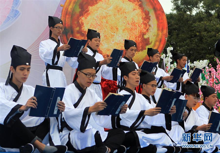 Alunos estrangeiros participam de competi??o de chinês em Kunming