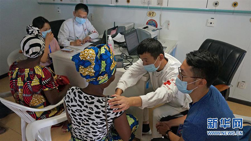 Navio hospital chinês oferece servi?o médico a pacientes angolanos