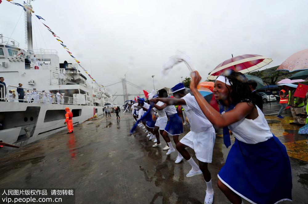 Navio-hospital chinês “Arco da Paz” chega a Mo?ambique