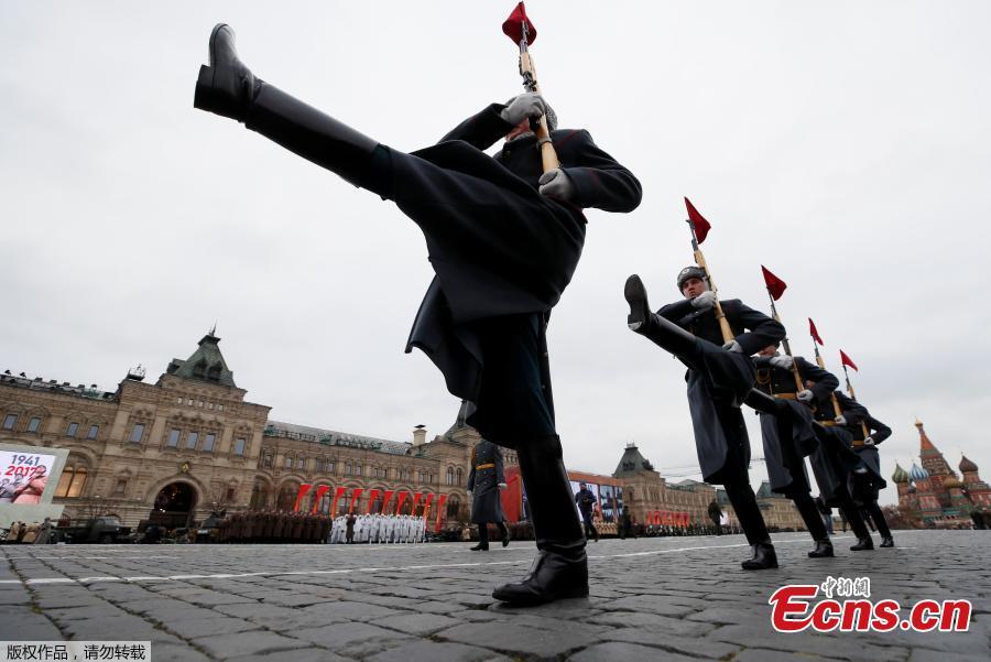 Rússia celebra aniversário da parada de 1941