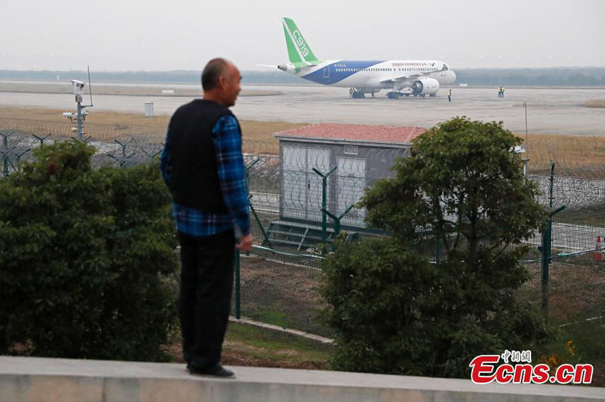 Avi?o comercial C919 realiza testes finais em Shanghai