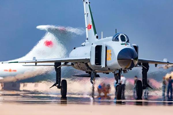 For?a aérea da China celebra 68o aniversário