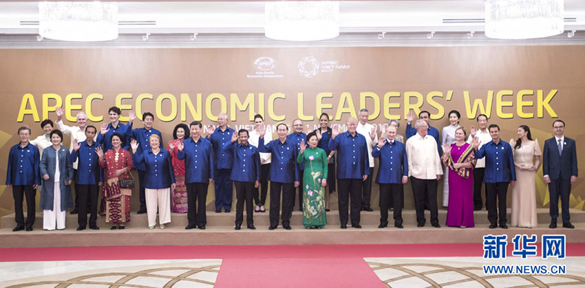 Xi Jinping participa em jantar de gala organizado pelo presidente vietnamita