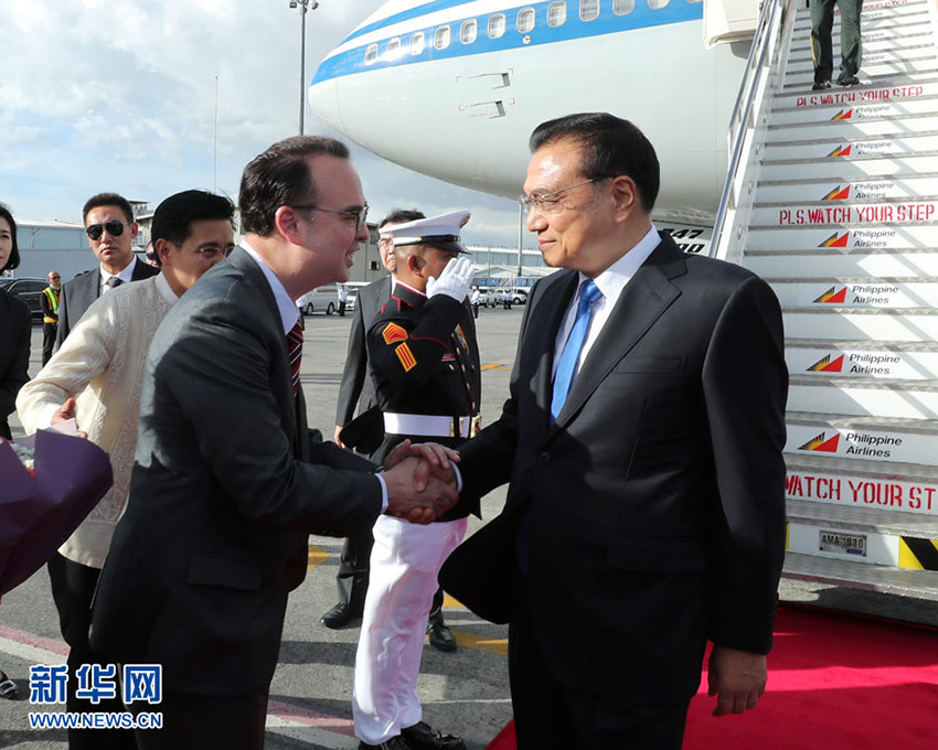 Primeiro-ministro chinês chega às Filipinas para visita oficial e reuni?es com líderes do Leste Asiático
