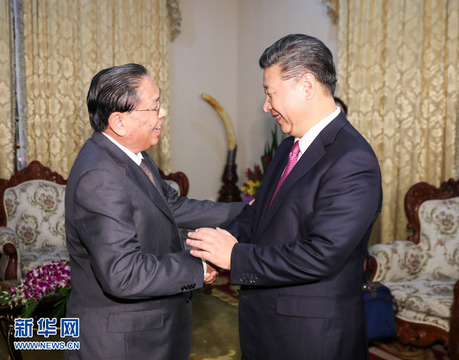 Presidente chinês reúne-se com ex-presidente laociano