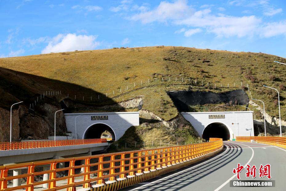 Galeria: Constru??o de autoestrada a 4.000m de altitude concluída 
