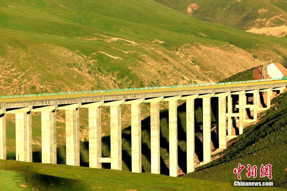 Galeria: Constru??o de autoestrada a 4.000m de altitude concluída 