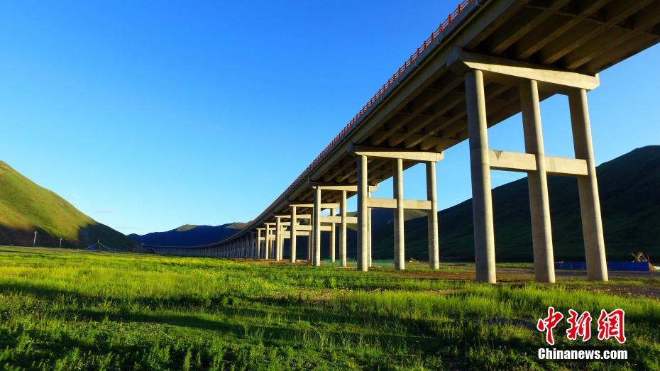 Galeria: Constru??o de autoestrada a 4.000m de altitude concluída 
