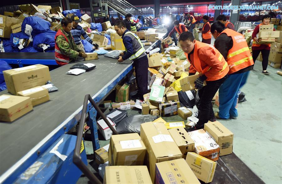 Servi?os de correio entregam 350 milh?es de encomendas após Dia dos Solteiros
