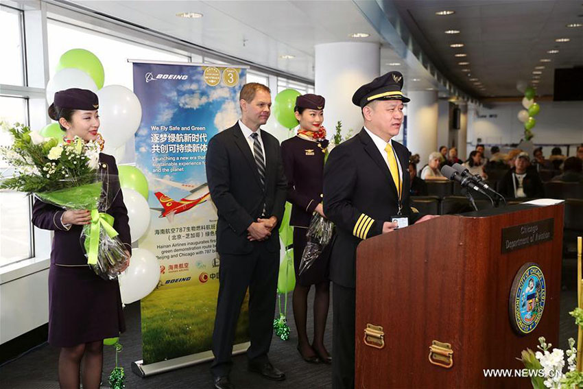 Primeiro voo transoceanico de biocombustível da China aterra em Chicago