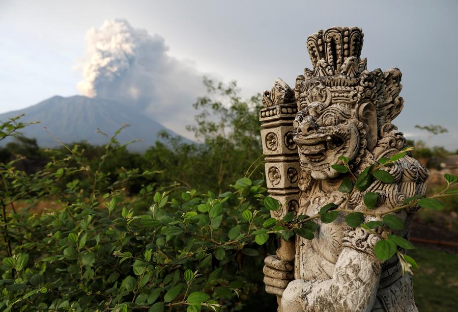 Erup??o vulcanica obriga Indonésia a prolongar encerramento do aeroporto de Bali 
