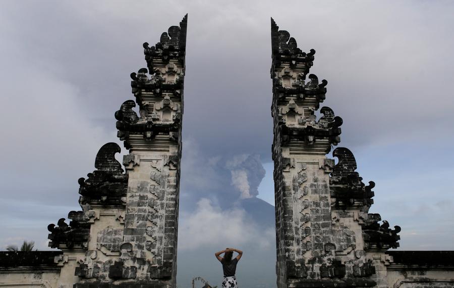 Erup??o vulcanica obriga Indonésia a prolongar encerramento do aeroporto de Bali 