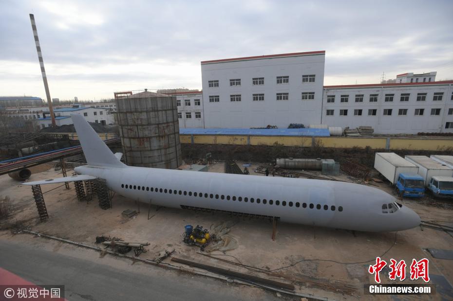 Jovem chinês reúne amigos para o fabrico de aeronave Airbus A320  “artesanal”