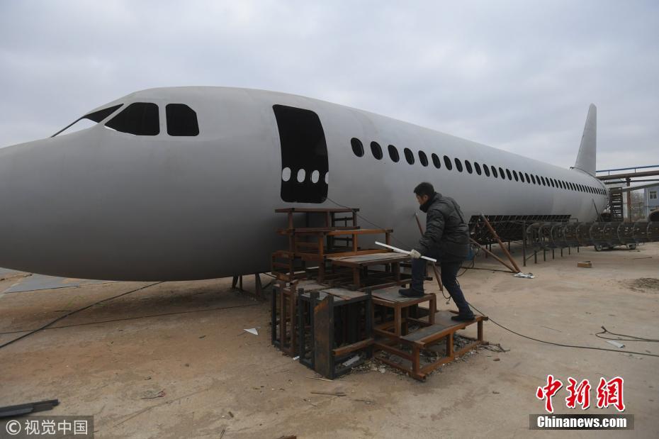 Jovem chinês reúne amigos para o fabrico de aeronave Airbus A320  “artesanal”