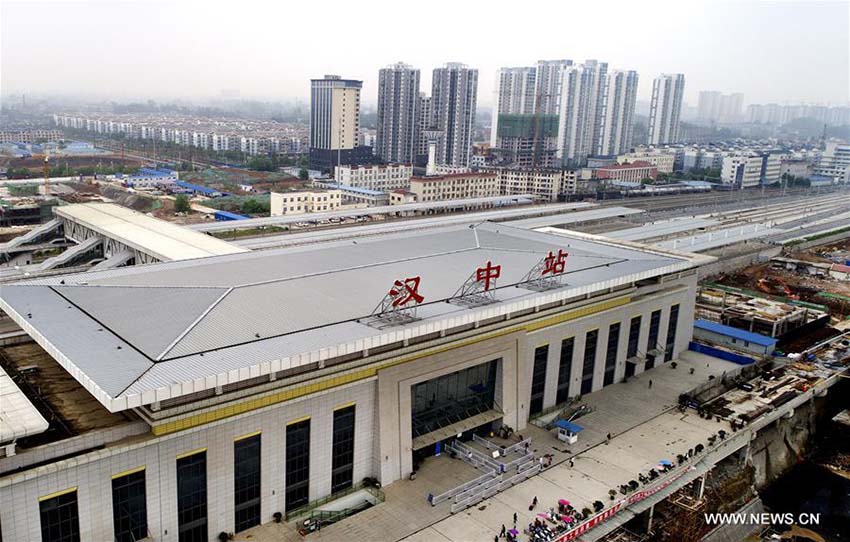 Ferrovia de alta velocidade Xi’an-Chengdu entra em funcionamento