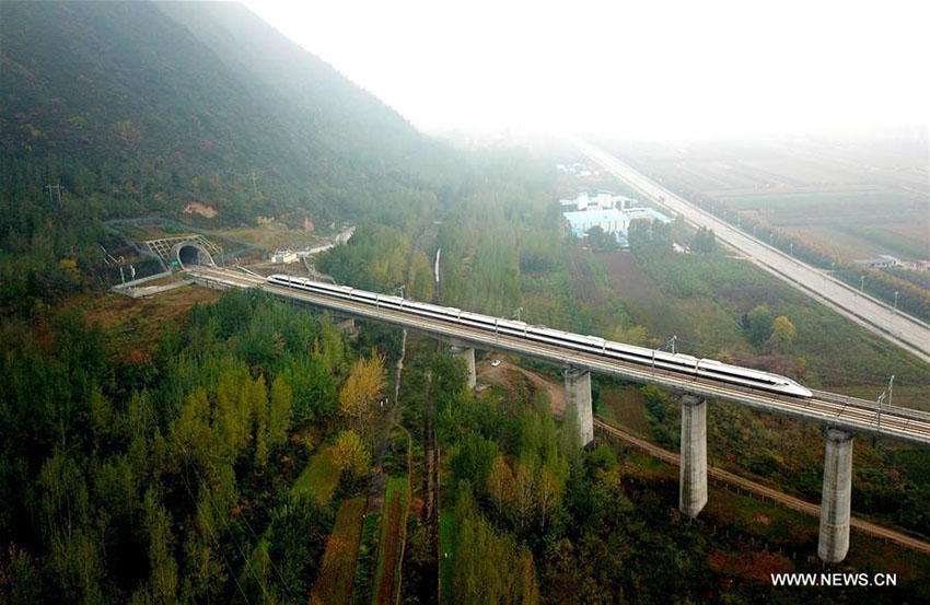 Ferrovia de alta velocidade Xi’an-Chengdu entra em funcionamento