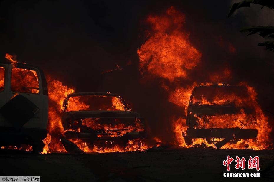 Incêndio florestal continua nos EUA