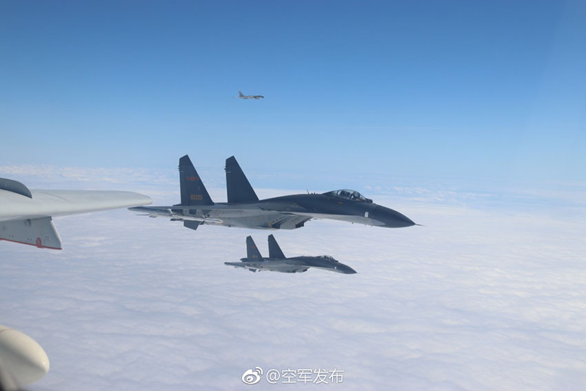 For?a aérea chinesa realiza exercício de patrulha