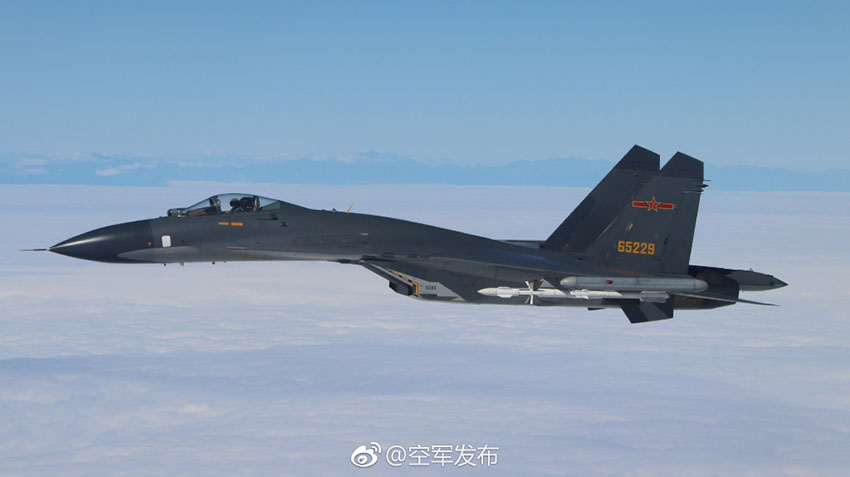 For?a aérea chinesa realiza exercício de patrulha