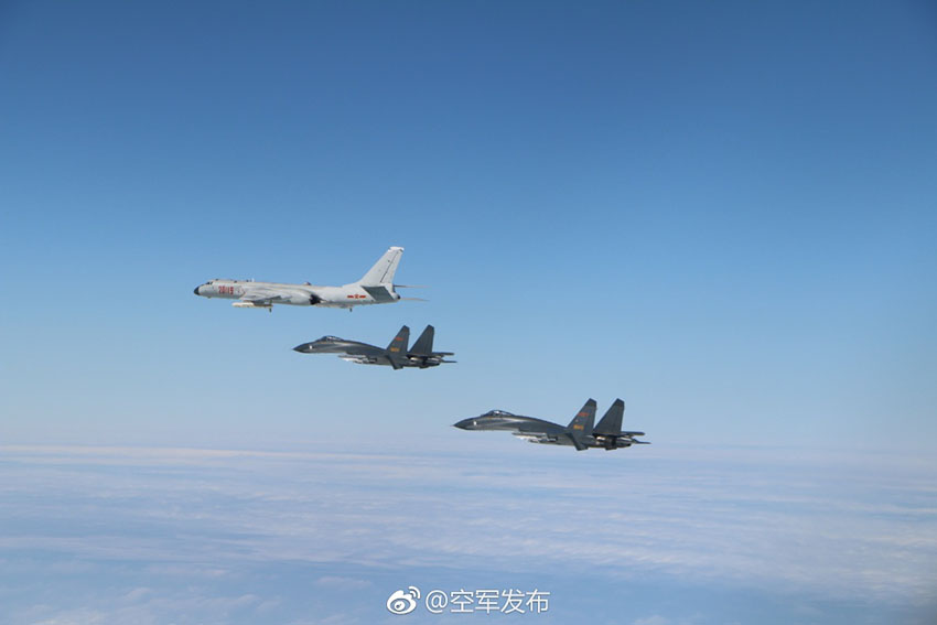 For?a aérea chinesa realiza exercício de patrulha