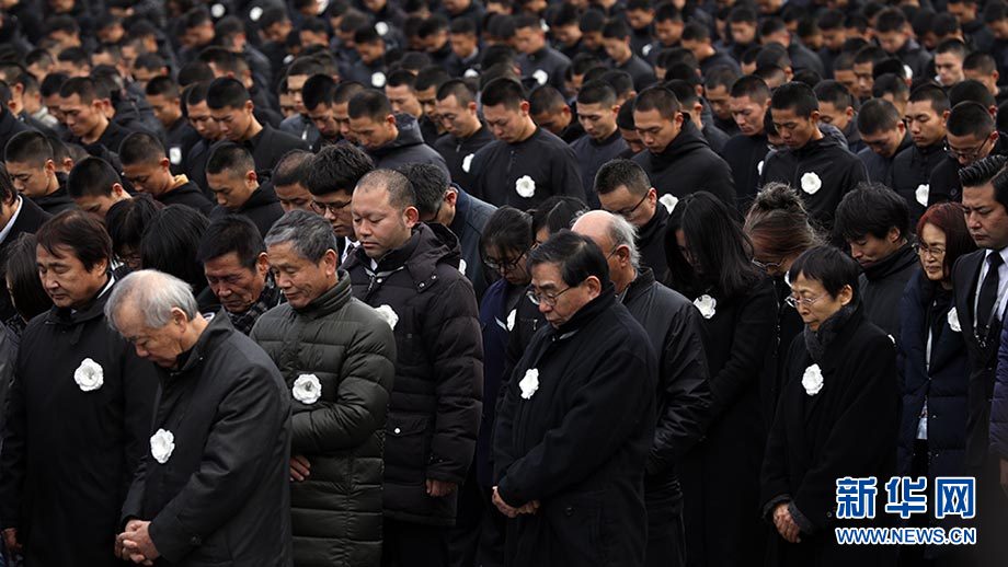 Cerim?nia em homenagem aos mártires do Massacre realizada em Nanjing