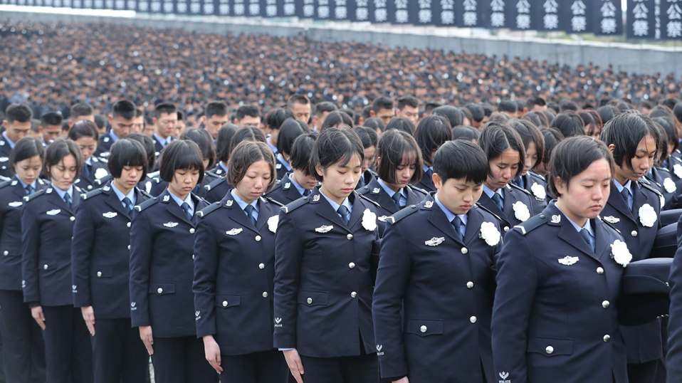 Cerim?nia em homenagem aos mártires do Massacre realizada em Nanjing