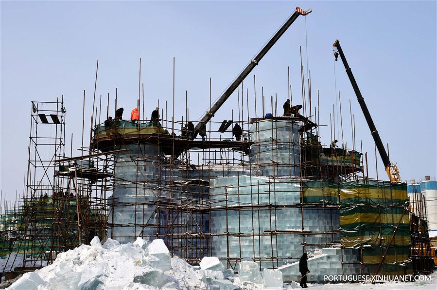 Constru??o do parque Mundo de Gelo e Neve em Harbin