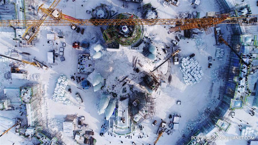Constru??o do parque Mundo de Gelo e Neve em Harbin