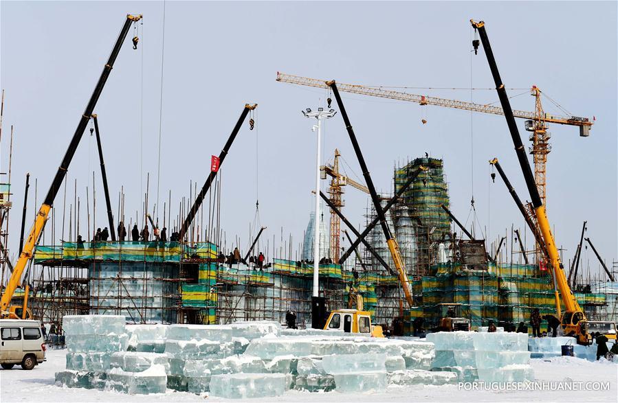 Constru??o do parque Mundo de Gelo e Neve em Harbin
