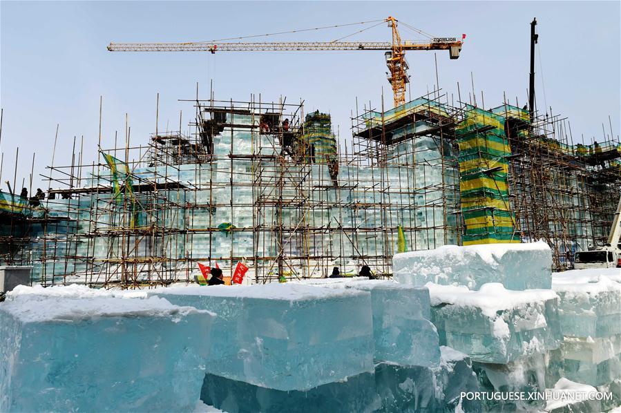 Constru??o do parque Mundo de Gelo e Neve em Harbin