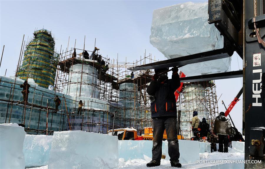 Constru??o do parque Mundo de Gelo e Neve em Harbin