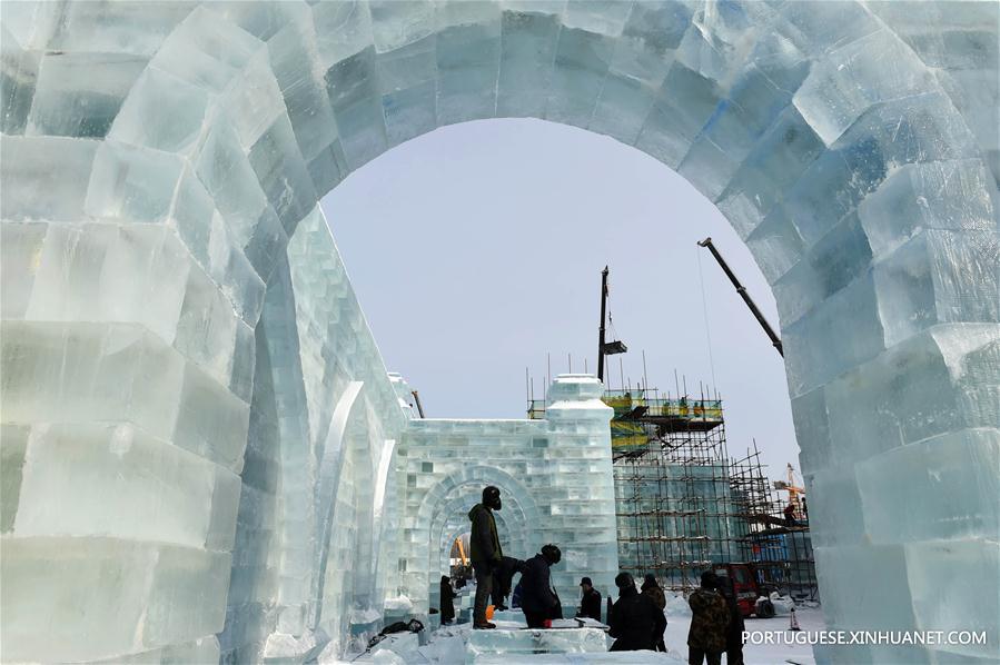 Constru??o do parque Mundo de Gelo e Neve em Harbin