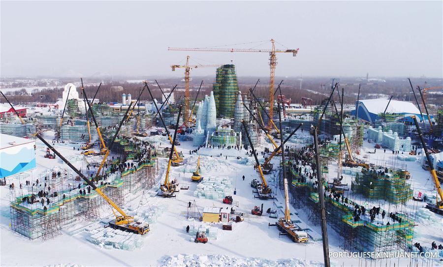 Constru??o do parque Mundo de Gelo e Neve em Harbin
