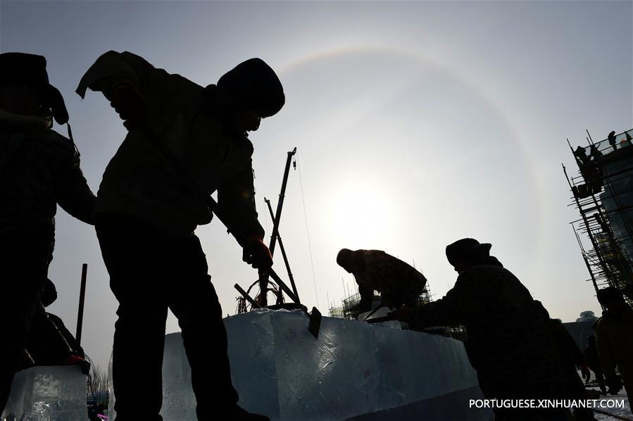 Constru??o do parque Mundo de Gelo e Neve em Harbin