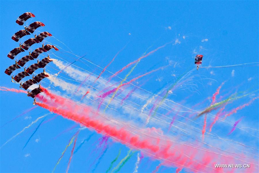 Dia Nacional do Catar assinalado com parada militar