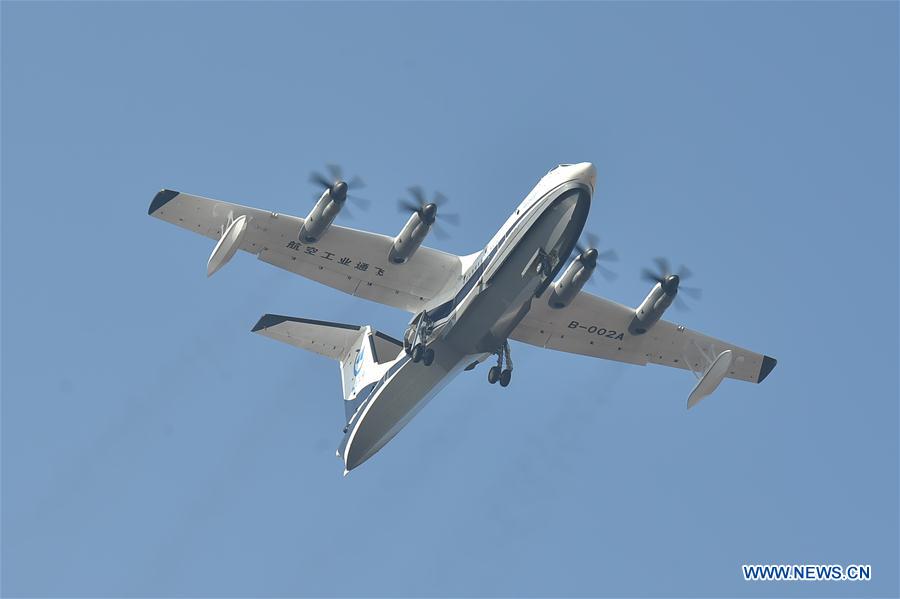 Primeira aeronave anfíbia de grande porte chinesa realiza voo inaugural